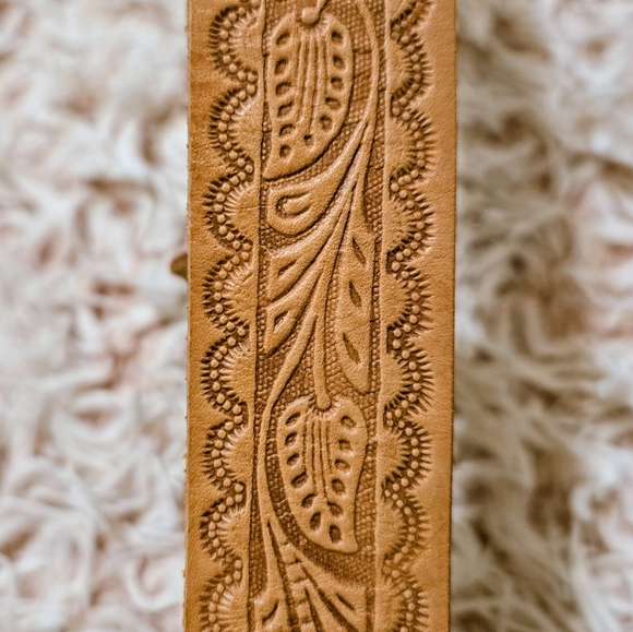 🤎VTG Tooled Leather ESPRIT Belt - Picture 3 of 8